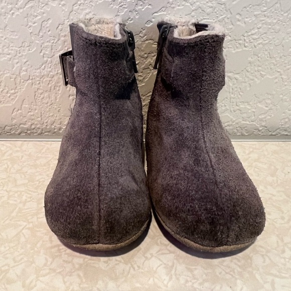Gwen Grey Robeez Boots Size 9-12 months - Picture 2 of 7